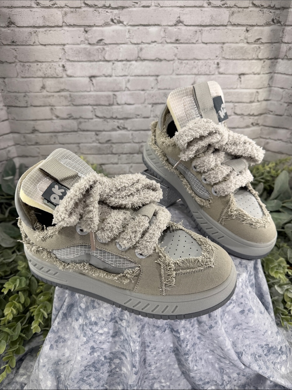 HZPK “Sunny Day” Gray Fringe Canvas Fashion Platform Sneakers - WMS 8M 🩶NWOT